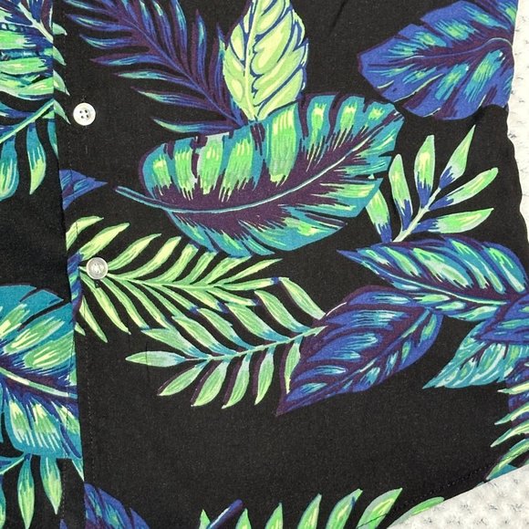 Forever 21 Shirt Mens Medium Black Green Leaf Short Sleeve Button Front Hawaiian - Picture 3 of 9
